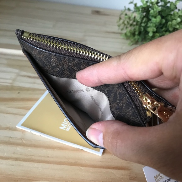 Michael Kors Card Holder🎈🎈 - Picture 5 of 6